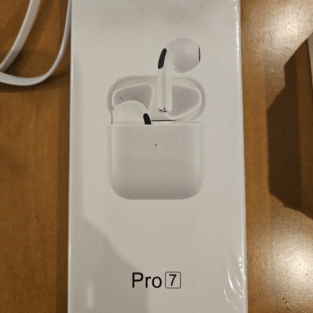 Pro 7 Wireless Earbuds - White